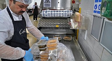 Büyükşehir'den yaşlı ve engellilere sıcak yemek