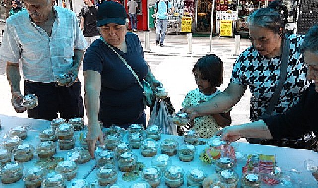 Büyükşehir'in aşure dağıtımı başladı