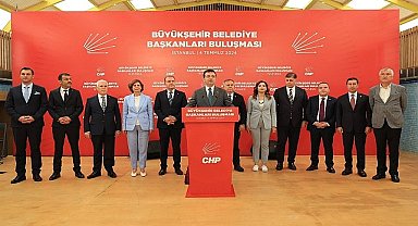 CHP Genel Başkan Yardımcısı Gökan Zeybek ile TBB ve İBB Başkanı Ekrem İmamoğlu, CHP'li büyükşehir belediye başkanlarıyla Florya'daki İPA yerleşkesinde bir araya geldi