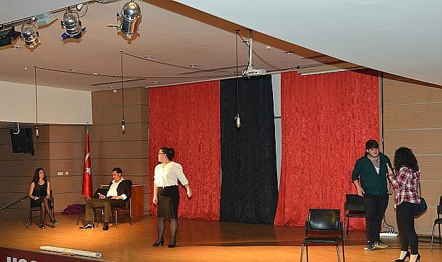 Çiğli'de Doğaçlama Tiyatro Kursu Kayıtları Sürüyor