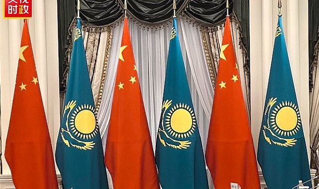 Çin Cumhurbaşkanı Xi, Kazak mevkidaşı Tokayev'le bir araya geldi