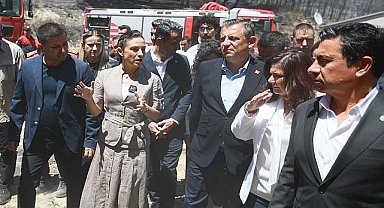 Cumhuriyet Halk Partisi Genel Başkanı Özgür Özel Efes Selçuk'ta çıkan ve 350 hektarlık alanın tahrip olduğu orman yangını sonrasında Arvalya Mevkii Pamucak Bölgesinde incelemelerde bulundu