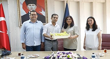 Cumhuriyet Halk Partisi Kuyucak İlçe Başkanı Özgür Yöreli ve ilçe yönetimi, Aydın Büyükşehir Belediye Başkanı Özlem Çerçioğlu'na nezaket ziyaretinde bulundu