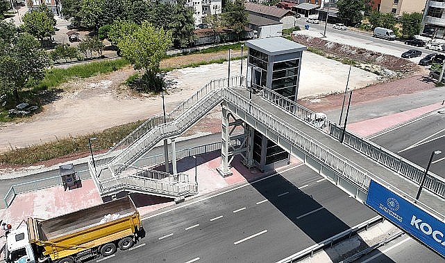D-100 üzerindeki yaya üstgeçidi tamamlandı
