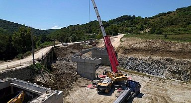 Duraklı-Alihocalar Köprüsü'nde kiriş montajı
