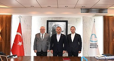 Edremit Belediye Başkanı Mehmet Ertaş, CHP Genel Başkanı Özgür Özel'in Balıkesir ziyaretine katıldı