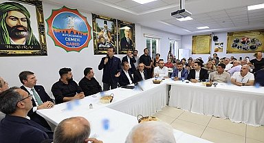 Ekrem İmamoğlu, Büyükçekmece Cemevi'nde Alevi vatandaşların Muharrem matemi lokmasına ortak oldu