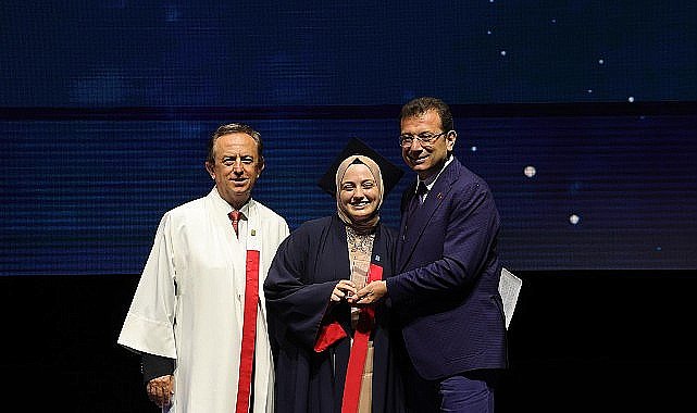 Ekrem İmamoğlu, MEF Üniversitesi 2023-24 Akademik Yılı Mezuniyet Töreni'ne katıldı
