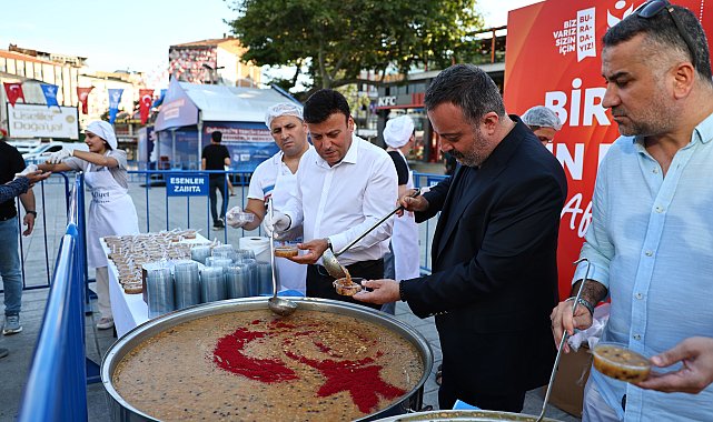 Esenler Belediyesi'nden vatandaşlara aşure ikramı