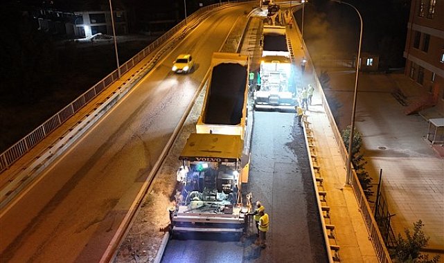 Eskişehir Büyükşehir Belediyesi ekipleri, yol çalışmalarını sürüdürüyor