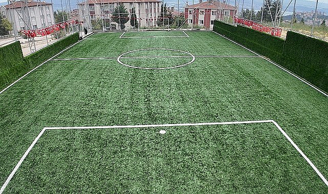 Gençler için bir sahada Ayazma Mahallesi'ne