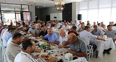 Geyve Belediye Başkanı Selçuk Yıldız, Geyve'deki mahalle muhtarları ile birlikte kahvaltı sofrasında buluştu.