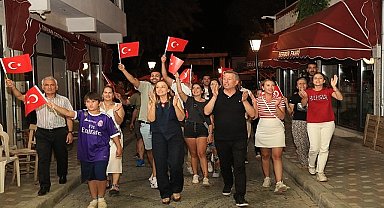 Güzelbahçe'de Milli Coşku