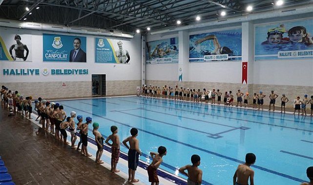 Haliliye'de bin 600 çocuk yüzme eğitimi alıyor