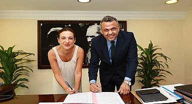 İzmir Büyükşehir Belediyesi tarafından damacana olarak üretilen İzmir Su, imzalanan protokolle Efes Selçuk'a geliyor