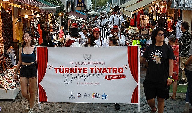 İzmir Büyükşehir Belediyesi ve Efes Selçuk Belediyesi desteği ile düzenlenen 17. Uluslararası Türkiye Tiyatro Buluşması Efes Selçuk'ta başladı