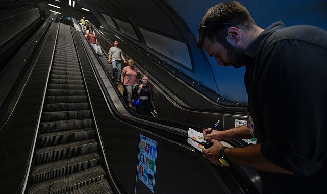 İzmir'de Üçyol Metro İstasyonu’ndaki yürüyen merdivenlere kontrol ve inceleme
