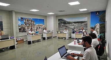 İzmir SAHA ekipleri mahallelerde 