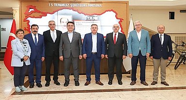 İzmirli Rektörler DEÜ'de Buluştu: Üniversiteli Sayısı 207 Bini Geçti