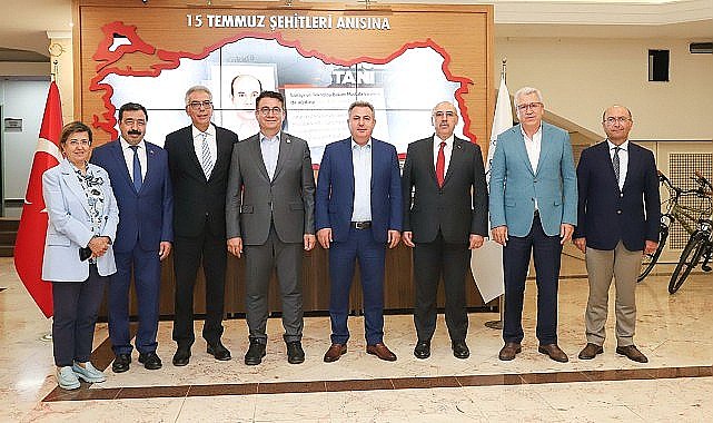 İzmirli Rektörler DEÜ'de Buluştu: Üniversiteli Sayısı 207 Bini Geçti