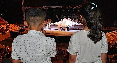 Kadifekaleli çocuklar “Efsane Dinozorlar