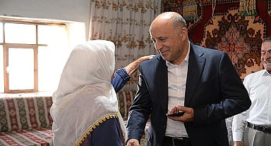 Kahramankazan Belediye Başkan Yardımcısı Cemal Öztürk, İçören Mahallesi'nde yaşayan ulu çınarları ziyaret etti