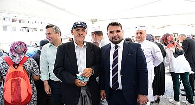 Kahramankazan Belediye Başkanı Selim Çırpanoğlu, paylaşmanın sembolü olan Aşure Günü'nde vatandaşlar ile bir araya geldi