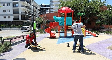 Karşıyaka'da parklar yenileniyor, yeşil doku güçleniyor 