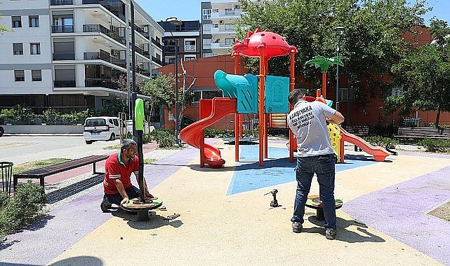 Karşıyaka'da parklar yenileniyor, yeşil doku güçleniyor