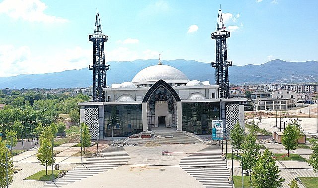 Kartepe Kent Meydanı Camii'nde hummalı çalışma