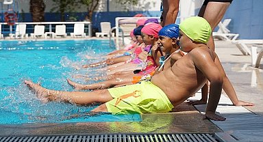 Kemalpaşa'da yüzme kursları yoğun ilgi görüyor