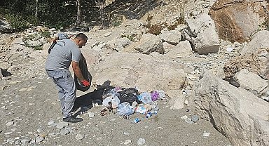 Kemer Belediyesi koylarda temizlik yaptı 