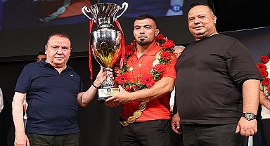 Kırkpınar Başpehlivanı Yusuf Can Zeybek'e coşkulu karşılama 