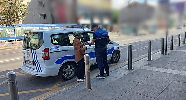 Kocaeli Büyükşehir Belediyesi Zabıtası, KPSS'ye geç kalan öğrencileri okullarına yetiştirdi