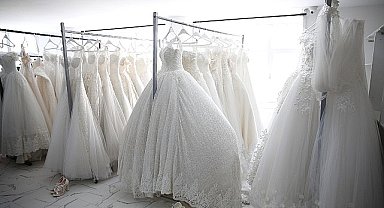 Konak Belediyesi'nden genç çiftlere ücretsiz gelinlik desteği