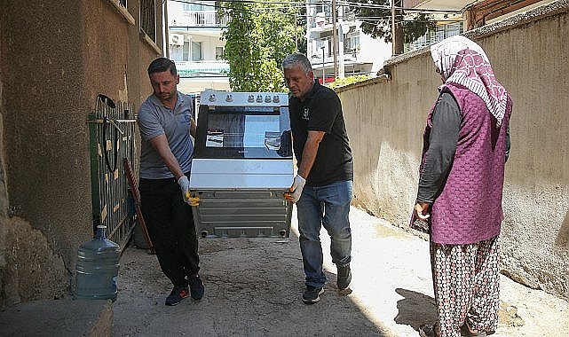 Konak'ta evden eve dayanışma: İkinci El Eşya Hattı
