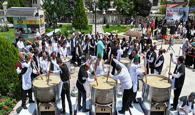 Konya'da 4 ton aşure ikram edildi