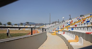 Kumluca Atatürk Stadyumu'nda son rötuşlar yapılıyor