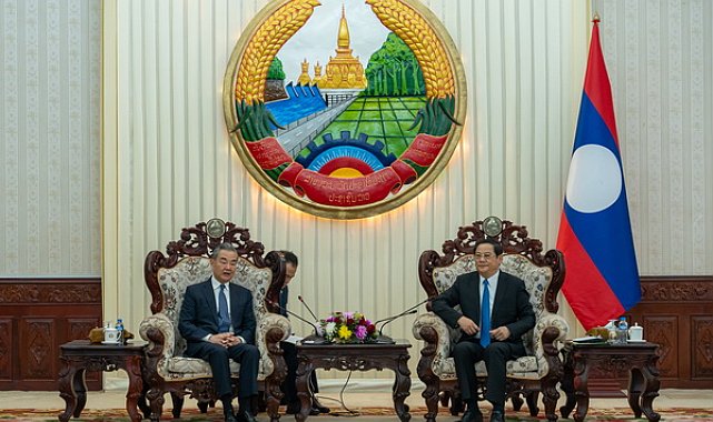 Laos Başbakanı Siphandone, Wang Yi ile bir araya geldi