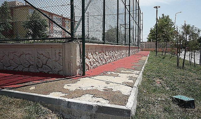 Lüleburgaz Belediyesi'nin yaptığı yürüyüş parkuruna zarar verildi