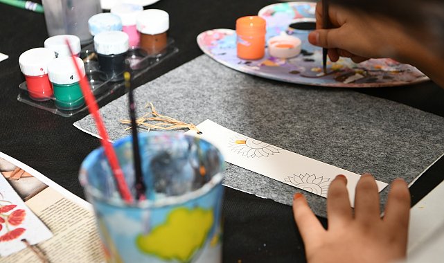 Mamaklı çocuklar “Atölye Mamak” etkinliklerinde kitap ayracı yaptı