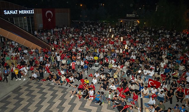 Milli maç Malatya'da dev ekranda izlendi