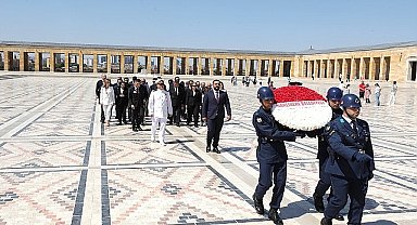 Narlıdere Belediye Başkanı Erman Uzun, Başkan Yardımcıları, Meclis Üyeleri ve CHP Narlıdere İlçe Örgütü ile birlikte Anıtkabir'e giderek Ata'nın huzuruna çıktı
