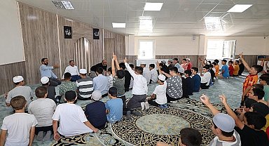 Nevşehir Belediye Başkanı Rasim Arı, Şeyh'ül Kurra Mehmet Rüştü Aşıkkutlu Kur'an Kursu'nu ziyaret ederek buradaki çocuklarla bir araya geldi