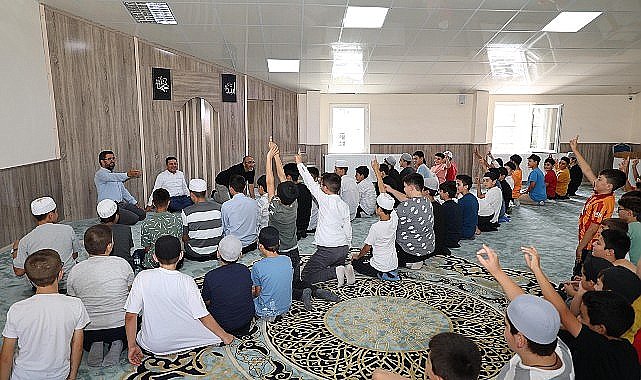 Nevşehir Belediye Başkanı Rasim Arı, Şeyh'ül Kurra Mehmet Rüştü Aşıkkutlu Kur'an Kursu'nu ziyaret ederek buradaki çocuklarla bir araya geldi