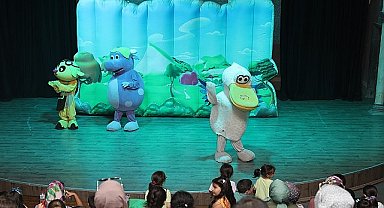 Nevşehir Belediyesi tarafından bu yıl ilk kez düzenlenen Kapadokya Çocuk Festivali başladı. 21 Temmuz Pazar akşamına kadar sürecek olan festivalin ilk gününde çocuklar doyasıya eğlendi