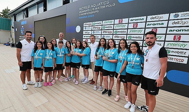 Nevşehir Belediyesi U13 Sutopu Takımı katıldığı Türkiye Şampiyonasında üçüncü olmayı başarırken sporcularımız En Çok Gol Atan Oyuncu ve En İyi Kaleci ödüllerinin de sahibi oldu
