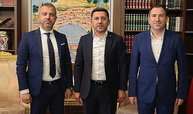 Nevşehir'deki çeşitli sivil toplum örgütü temsilcileri, iş insanları ve vatandaşlar, Belediye Başkanı Rasim Arı'yı ziyaret etti