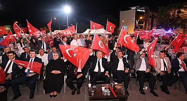 Nevşehirliler 15 Temmuz Demokrasi ve Milli Birlik Günü'nün yıldönümünde 8 yıl önce olduğu gibi yine meydanlarda aynı ruh ve heyecanla bir araya geldi