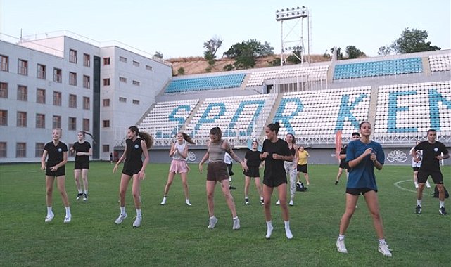 Nilüfer Belediyesi’nin, açık havada düzenlediği zumba atölyeleri sona erdi